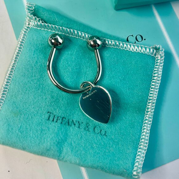 Tiffany & Co. key ring pre-own sterling silver engravable heart - Picture 4 of 5